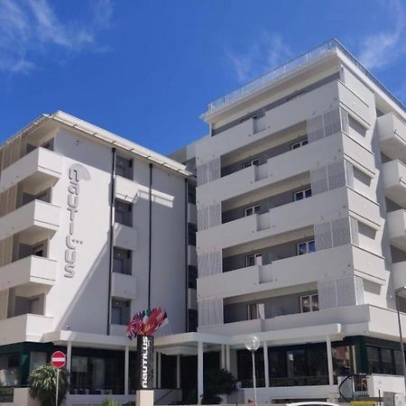 Hotel Nautilus Cattolica Eksteriør billede