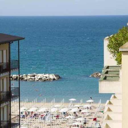 Hotel Nautilus Cattolica Eksteriør billede