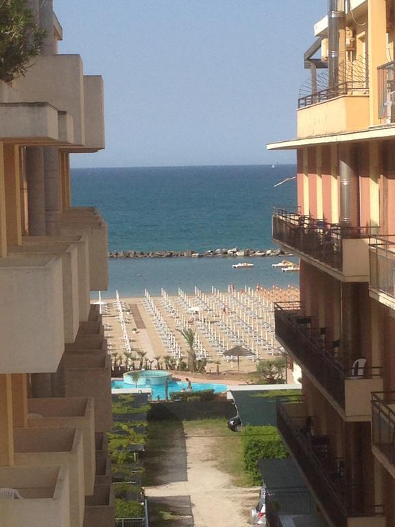 Hotel Nautilus Cattolica Eksteriør billede